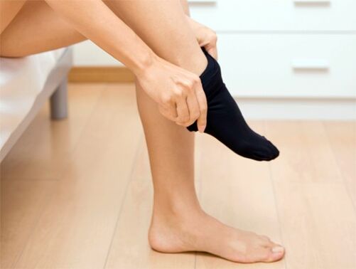 calcetines limpios en el tratamiento de hongos en la piel de los pies
