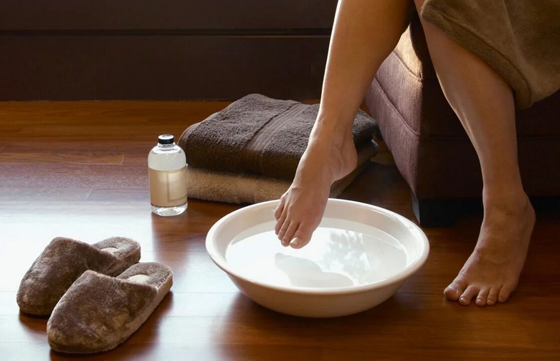 Baño con vinagre para el tratamiento del hongo de las uñas