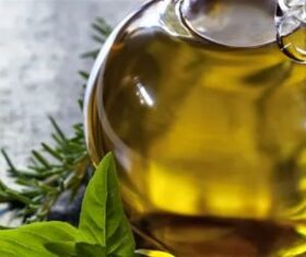 Aceite de orégano para hongos en los pies.